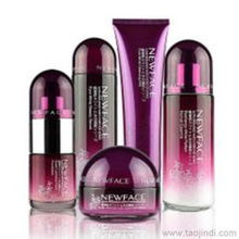 优质唇彩、口红、唇蜜厂家货源直供，一站式化妆品批发解决方案